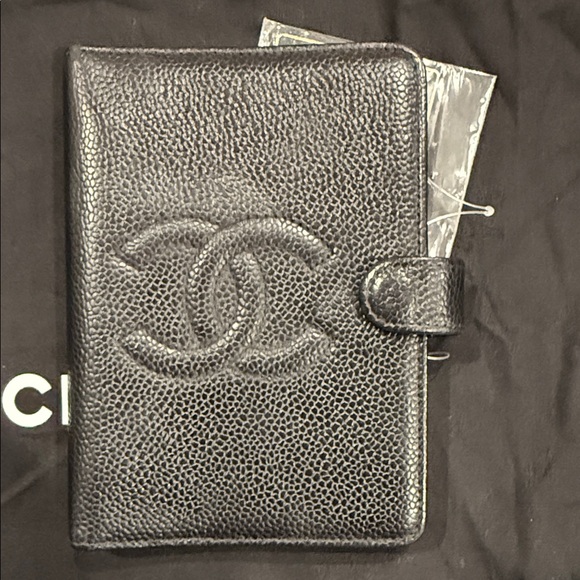 CHANEL Textured Black Leather agenda - Picture 7 of 7